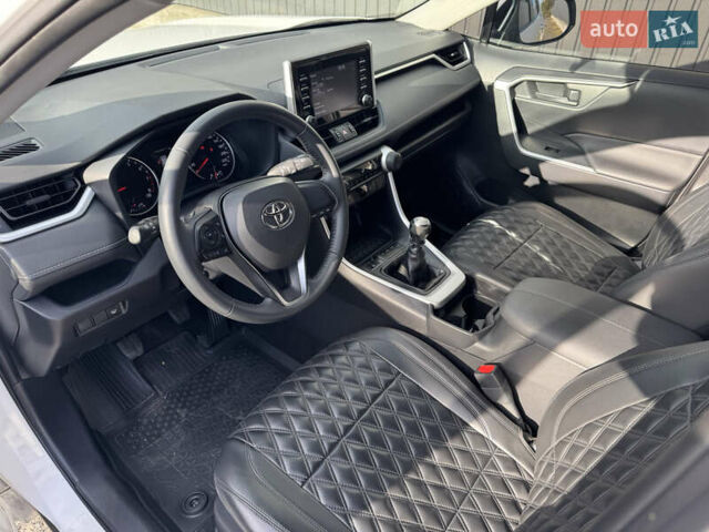 Тойота РАВ 4 2021 в Киеве на Automoto.ua Белый Тойота РАВ 4, объемом двигателя 1.99 л и пробегом 85 тыс. км за 24500 $, фото 6 на Automoto.ua