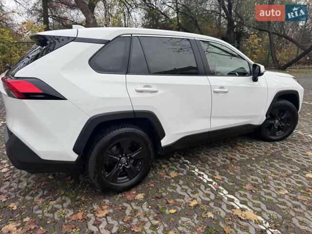 Тойота РАВ 4 2021 в Харькове на Automoto.ua Белый Тойота РАВ 4, объемом двигателя 1.99 л и пробегом 95 тыс. км за 27500 $, фото 5 на Automoto.ua