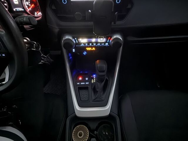 Білий Тойота РАВ 4, об'ємом двигуна 2.5 л та пробігом 64 тис. км за 27000 $, фото 19 на Automoto.ua