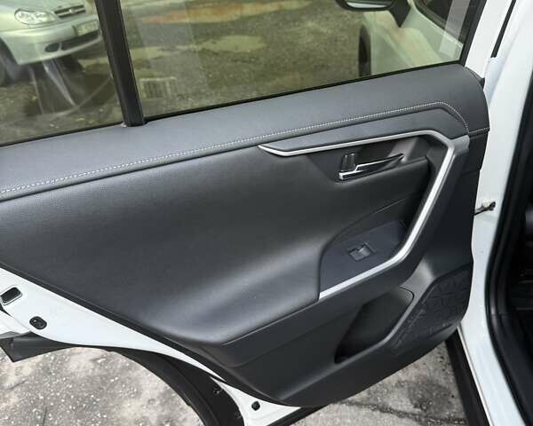 Тойота РАВ 4 2021 в Полтаве на Automoto.ua Белый Тойота РАВ 4, объемом двигателя 1.99 л и пробегом 32 тыс. км за 30900 $, фото 36 на Automoto.ua