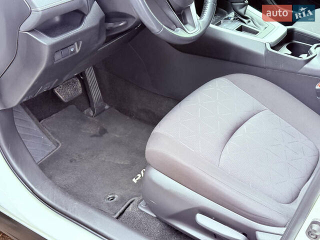 Белый Тойота РАВ 4, объемом двигателя 2 л и пробегом 95 тыс. км за 24999 $, фото 18 на Automoto.ua