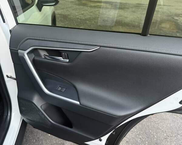 Тойота РАВ 4 2021 в Полтаве на Automoto.ua Белый Тойота РАВ 4, объемом двигателя 1.99 л и пробегом 32 тыс. км за 30900 $, фото 39 на Automoto.ua