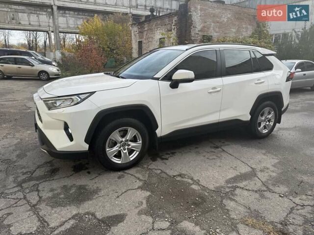 Тойота РАВ 4 2021 в Полтаве на Automoto.ua Белый Тойота РАВ 4, объемом двигателя 1.99 л и пробегом 32 тыс. км за 30900 $, фото 57 на Automoto.ua
