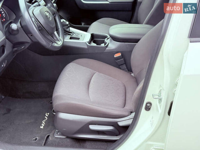 Белый Тойота РАВ 4, объемом двигателя 2 л и пробегом 95 тыс. км за 24999 $, фото 17 на Automoto.ua