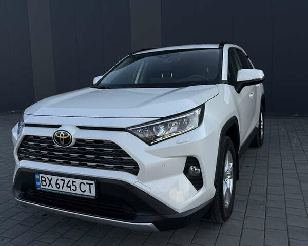 Тойота РАВ 4 2021 в Хмельницком на Automoto.ua Белый Тойота РАВ 4, объемом двигателя 1.99 л и пробегом 38 тыс. км за 31500 $, фото 1 на Automoto.ua