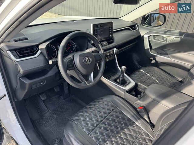 Тойота РАВ 4 2021 в Киеве на Automoto.ua Белый Тойота РАВ 4, объемом двигателя 1.99 л и пробегом 85 тыс. км за 24500 $, фото 8 на Automoto.ua