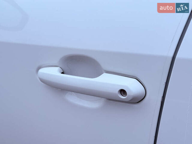 Белый Тойота РАВ 4, объемом двигателя 2 л и пробегом 95 тыс. км за 24999 $, фото 22 на Automoto.ua