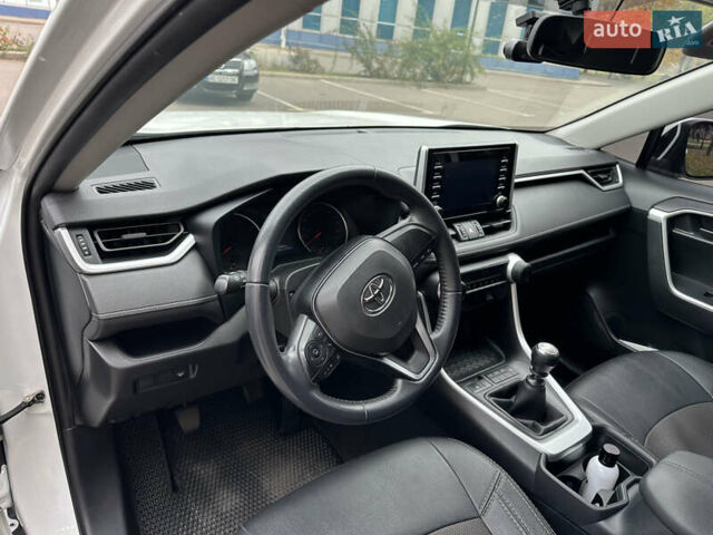 Тойота РАВ 4 2021 в Кривом Роге на Automoto.ua Белый Тойота РАВ 4, объемом двигателя 1.99 л и пробегом 51 тыс. км за 26000 $, фото 14 на Automoto.ua