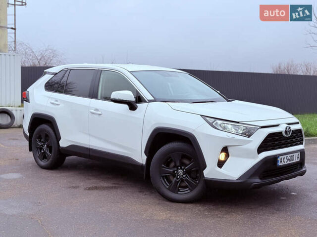 Белый Тойота РАВ 4, объемом двигателя 2 л и пробегом 95 тыс. км за 24999 $, фото 1 на Automoto.ua
