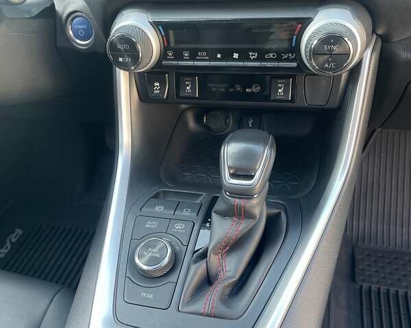 Білий Тойота РАВ 4, об'ємом двигуна 2.49 л та пробігом 75 тис. км за 35500 $, фото 8 на Automoto.ua