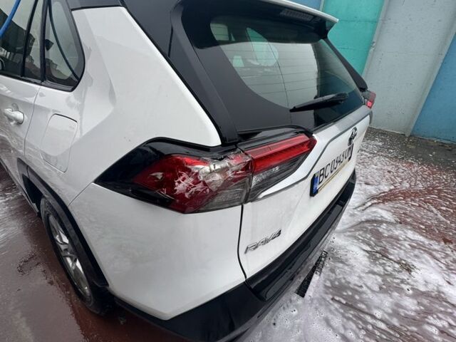 Белый Тойота РАВ 4, объемом двигателя 2.5 л и пробегом 260 тыс. км за 24500 $, фото 1 на Automoto.ua