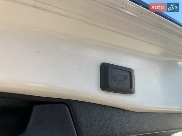 Білий Тойота РАВ 4, об'ємом двигуна 2.49 л та пробігом 75 тис. км за 35500 $, фото 28 на Automoto.ua