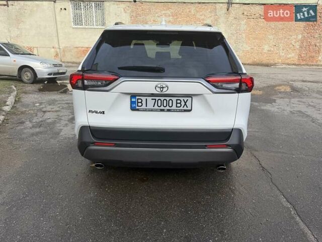 Тойота РАВ 4 2021 в Полтаве на Automoto.ua Белый Тойота РАВ 4, объемом двигателя 1.99 л и пробегом 32 тыс. км за 30900 $, фото 55 на Automoto.ua