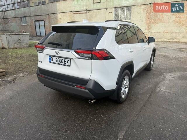 Тойота РАВ 4 2021 в Полтаве на Automoto.ua Белый Тойота РАВ 4, объемом двигателя 1.99 л и пробегом 32 тыс. км за 30900 $, фото 54 на Automoto.ua