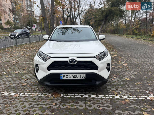 Тойота РАВ 4 2021 в Харькове на Automoto.ua Белый Тойота РАВ 4, объемом двигателя 1.99 л и пробегом 95 тыс. км за 27500 $, фото 1 на Automoto.ua