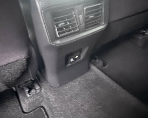 Тойота РАВ 4 2021 в Харькове на Automoto.ua Белый Тойота РАВ 4, объемом двигателя 1.99 л и пробегом 95 тыс. км за 27500 $, фото 3 на Automoto.ua