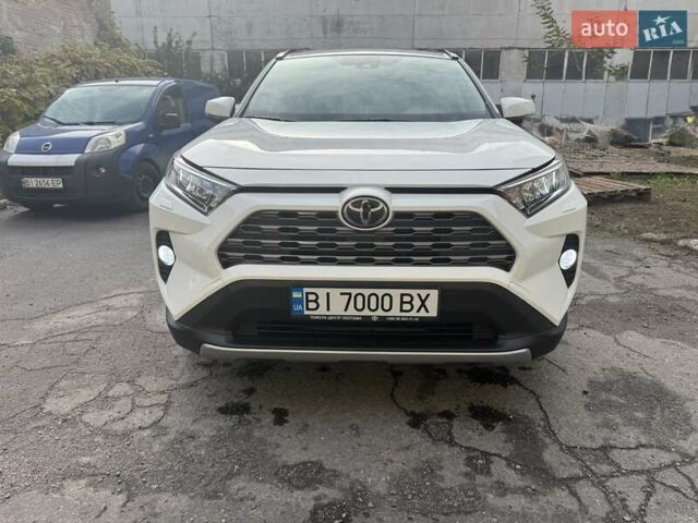 Тойота РАВ 4 2021 в Полтаве на Automoto.ua Белый Тойота РАВ 4, объемом двигателя 1.99 л и пробегом 32 тыс. км за 30900 $, фото 51 на Automoto.ua