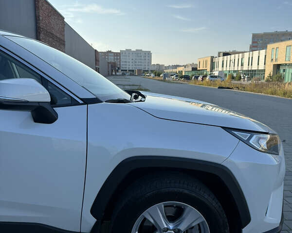 Тойота РАВ 4 2021 в Хмельницком на Automoto.ua Белый Тойота РАВ 4, объемом двигателя 1.99 л и пробегом 38 тыс. км за 31500 $, фото 15 на Automoto.ua