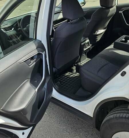 Білий Тойота РАВ 4, об'ємом двигуна 1.99 л та пробігом 138 тис. км за 23750 $, фото 12 на Automoto.ua