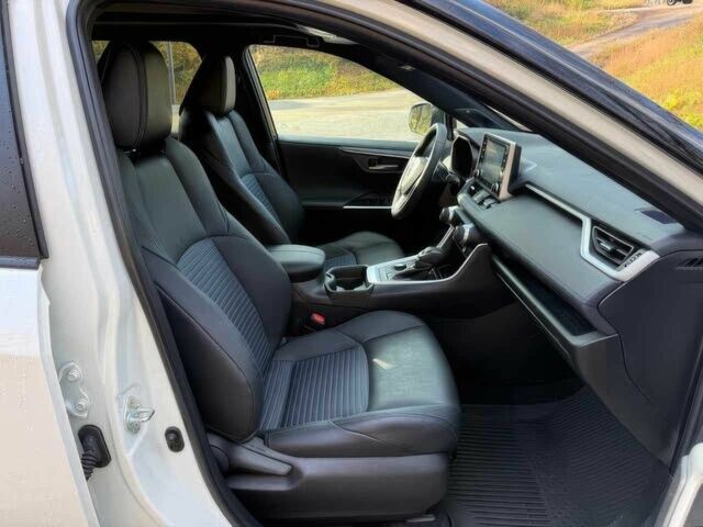 Белый Тойота РАВ 4, объемом двигателя 2.5 л и пробегом 22 тыс. км за 21599 $, фото 6 на Automoto.ua