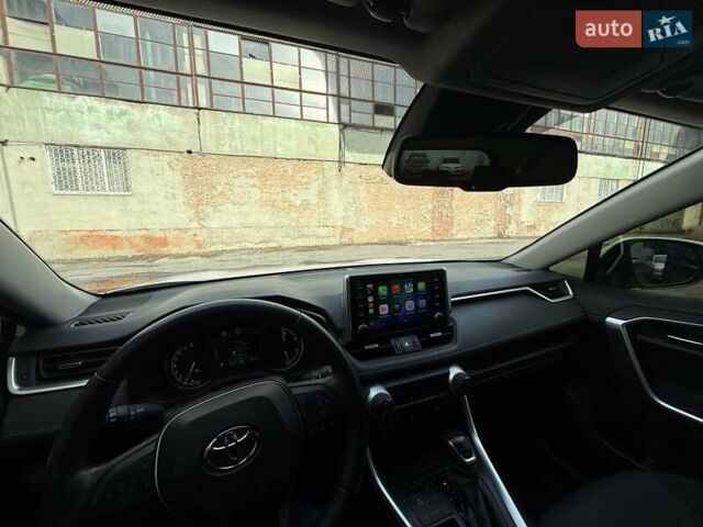 Тойота РАВ 4 2021 в Полтаве на Automoto.ua Белый Тойота РАВ 4, объемом двигателя 1.99 л и пробегом 32 тыс. км за 30900 $, фото 15 на Automoto.ua