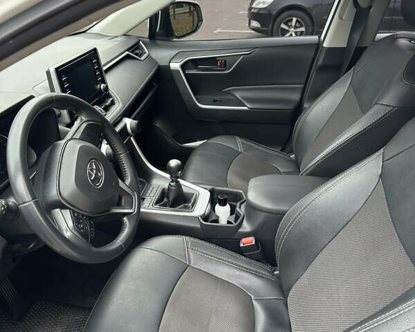 Тойота РАВ 4 2021 в Кривом Роге на Automoto.ua Белый Тойота РАВ 4, объемом двигателя 1.99 л и пробегом 51 тыс. км за 26000 $, фото 12 на Automoto.ua
