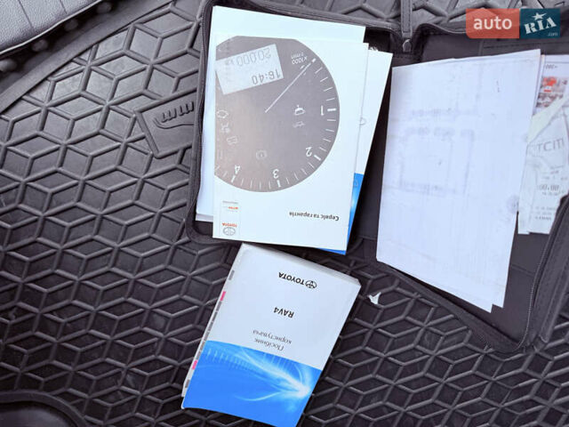 Белый Тойота РАВ 4, объемом двигателя 2 л и пробегом 95 тыс. км за 24999 $, фото 4 на Automoto.ua