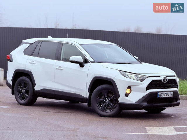 Белый Тойота РАВ 4, объемом двигателя 2 л и пробегом 95 тыс. км за 24999 $, фото 2 на Automoto.ua