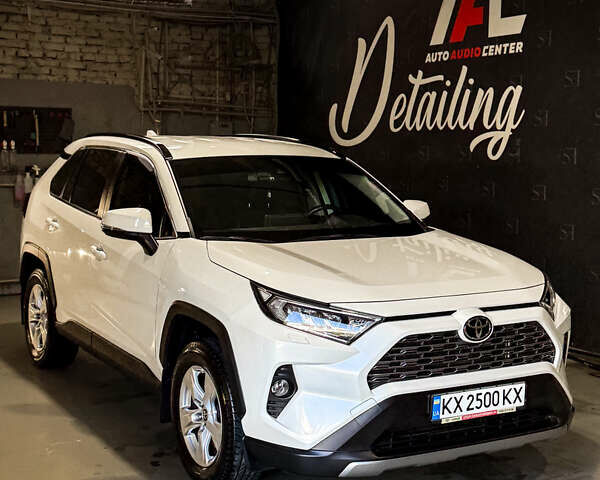 Белый Тойота РАВ 4, объемом двигателя 1.99 л и пробегом 43 тыс. км за 28700 $, фото 4 на Automoto.ua
