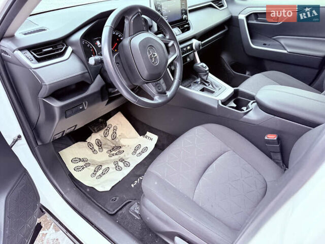 Білий Тойота РАВ 4, об'ємом двигуна 2 л та пробігом 95 тис. км за 24700 $, фото 9 на Automoto.ua