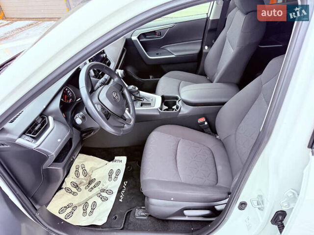 Білий Тойота РАВ 4, об'ємом двигуна 2 л та пробігом 95 тис. км за 24700 $, фото 42 на Automoto.ua