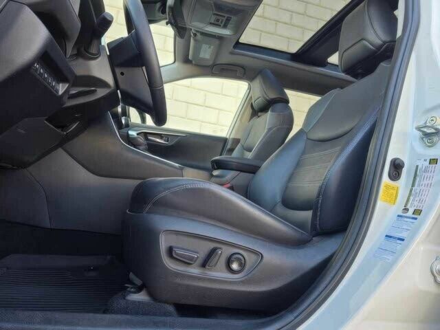 Белый Тойота РАВ 4, объемом двигателя 2.5 л и пробегом 19 тыс. км за 15300 $, фото 6 на Automoto.ua