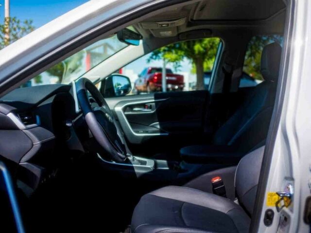 Білий Тойота РАВ 4, об'ємом двигуна 2.5 л та пробігом 28 тис. км за 7000 $, фото 11 на Automoto.ua