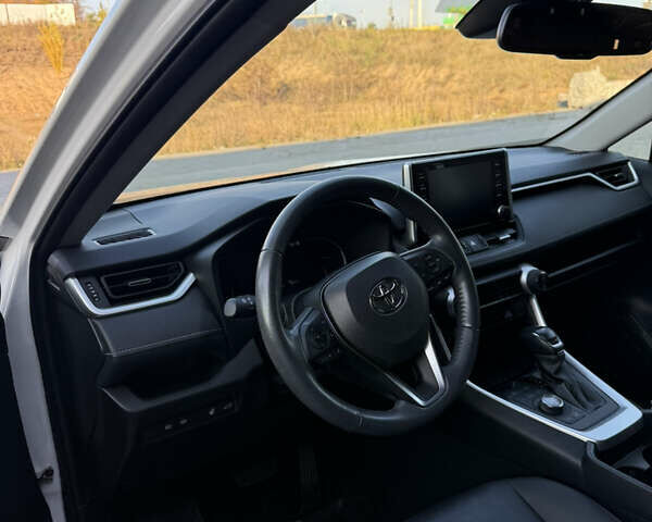 Тойота РАВ 4 2021 в Хмельницком на Automoto.ua Белый Тойота РАВ 4, объемом двигателя 1.99 л и пробегом 38 тыс. км за 31500 $, фото 18 на Automoto.ua