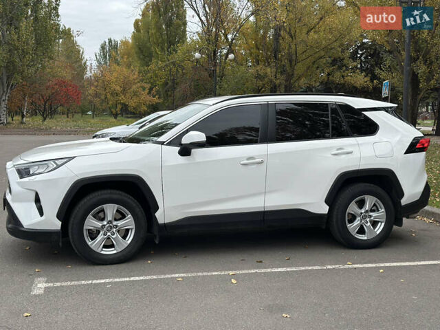 Тойота РАВ 4 2021 в Кривом Роге на Automoto.ua Белый Тойота РАВ 4, объемом двигателя 1.99 л и пробегом 51 тыс. км за 26000 $, фото 3 на Automoto.ua
