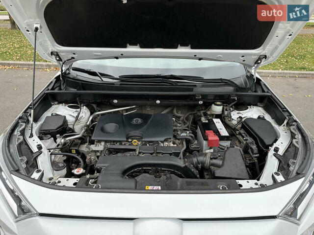 Тойота РАВ 4 2021 в Кривом Роге на Automoto.ua Белый Тойота РАВ 4, объемом двигателя 1.99 л и пробегом 51 тыс. км за 26000 $, фото 16 на Automoto.ua