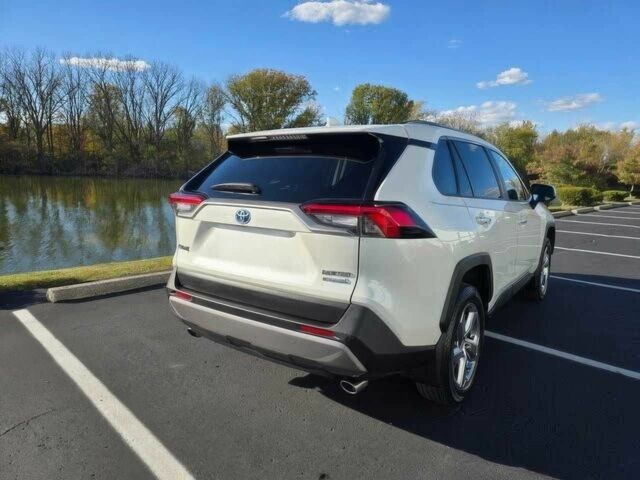 Белый Тойота РАВ 4, объемом двигателя 2.5 л и пробегом 19 тыс. км за 15300 $, фото 3 на Automoto.ua