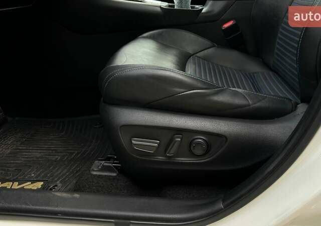 Білий Тойота РАВ 4, об'ємом двигуна 2.49 л та пробігом 86 тис. км за 33900 $, фото 29 на Automoto.ua