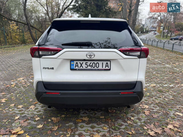 Тойота РАВ 4 2021 в Харькове на Automoto.ua Белый Тойота РАВ 4, объемом двигателя 1.99 л и пробегом 95 тыс. км за 27500 $, фото 8 на Automoto.ua