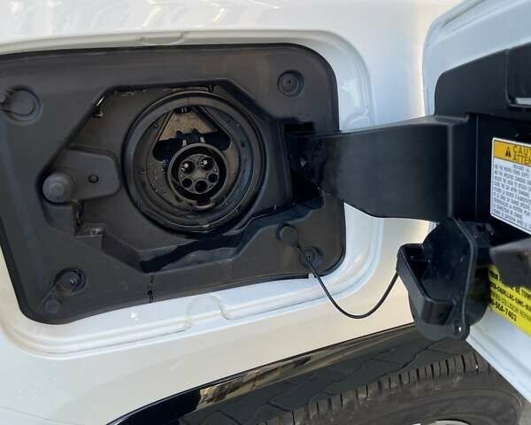 Білий Тойота РАВ 4, об'ємом двигуна 2.49 л та пробігом 75 тис. км за 35500 $, фото 1 на Automoto.ua