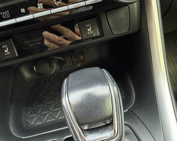 Тойота РАВ 4 2021 в Полтаве на Automoto.ua Белый Тойота РАВ 4, объемом двигателя 1.99 л и пробегом 32 тыс. км за 30900 $, фото 32 на Automoto.ua