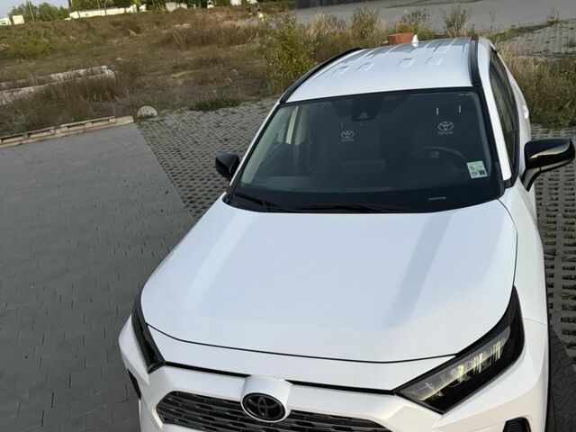 Білий Тойота РАВ 4, об'ємом двигуна 2.5 л та пробігом 64 тис. км за 27000 $, фото 2 на Automoto.ua