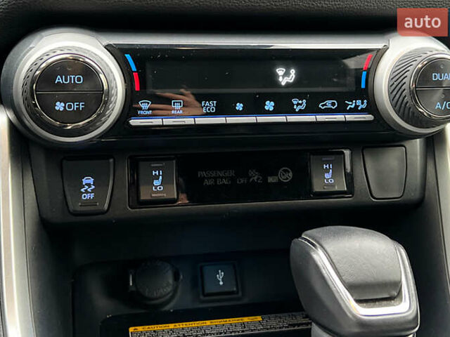 Білий Тойота РАВ 4, об'ємом двигуна 2.49 л та пробігом 57 тис. км за 38750 $, фото 16 на Automoto.ua