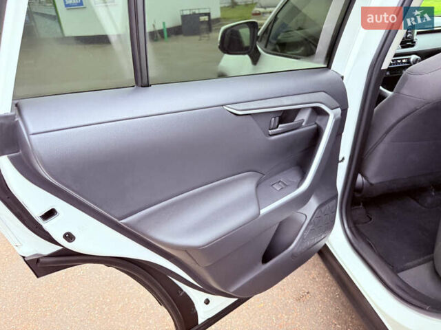 Белый Тойота РАВ 4, объемом двигателя 2 л и пробегом 95 тыс. км за 24999 $, фото 23 на Automoto.ua