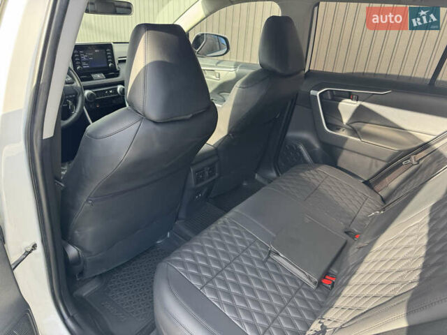 Тойота РАВ 4 2021 в Киеве на Automoto.ua Белый Тойота РАВ 4, объемом двигателя 1.99 л и пробегом 85 тыс. км за 24500 $, фото 9 на Automoto.ua