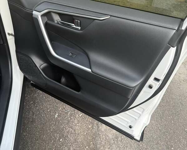 Тойота РАВ 4 2021 в Полтаве на Automoto.ua Белый Тойота РАВ 4, объемом двигателя 1.99 л и пробегом 32 тыс. км за 30900 $, фото 41 на Automoto.ua