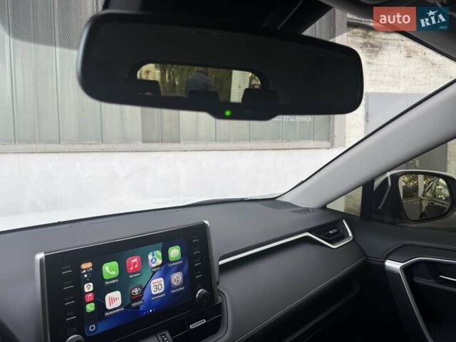 Тойота РАВ 4 2021 в Полтаве на Automoto.ua Белый Тойота РАВ 4, объемом двигателя 1.99 л и пробегом 32 тыс. км за 30900 $, фото 16 на Automoto.ua