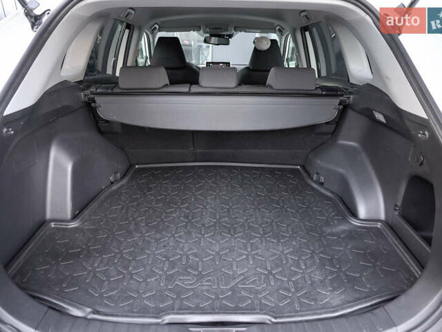 Белый Тойота РАВ 4, объемом двигателя 1.99 л и пробегом 55 тыс. км за 29900 $, фото 31 на Automoto.ua