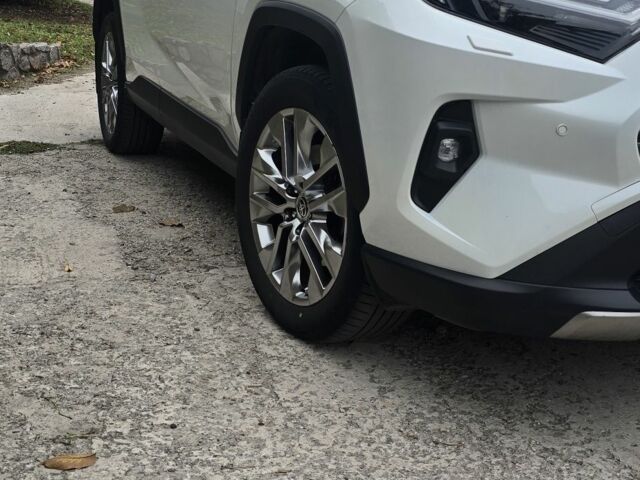 Белый Тойота РАВ 4, объемом двигателя 2 л и пробегом 80 тыс. км за 31000 $, фото 1 на Automoto.ua