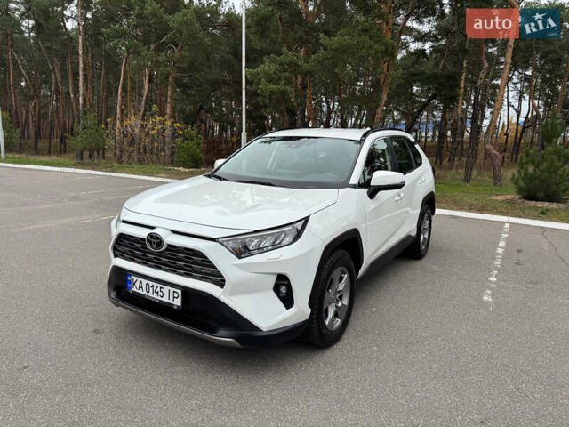Белый Тойота РАВ 4, объемом двигателя 2 л и пробегом 110 тыс. км за 28000 $, фото 1 на Automoto.ua